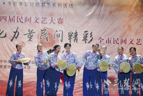 大悟油梓樹藝術(shù)團《十個妯娌逛縣城》。.jpg