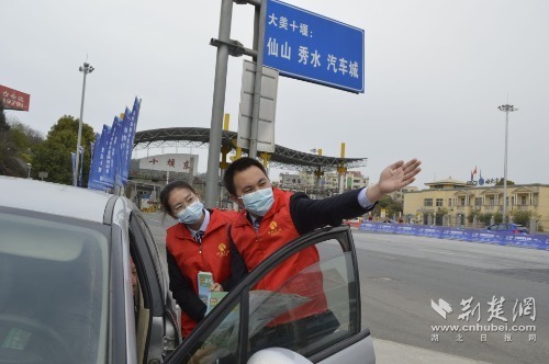 4.為過(guò)往司乘指引交通路線.JPG.JPG