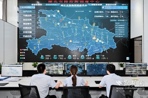 7.建成湖北交投智慧調(diào)度中心，接入全省6000多公里高速路段、1.5萬余路監(jiān)控視頻圖像，實現(xiàn)路網(wǎng)態(tài)勢全感知.jpg.jpg