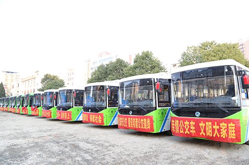 即將在崇陽投入使用的68輛新能源純電動公交車。.jpg